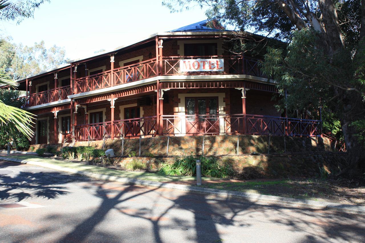 Heritage Country Motel Perth Exterior photo